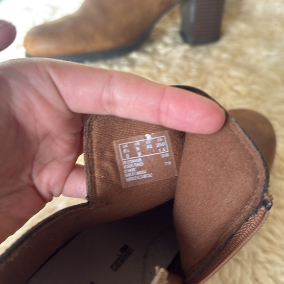 Clark’s Leather Ankle Boots - Picture 3 of 8